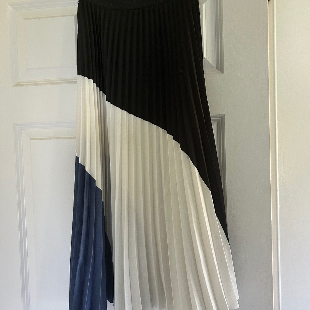 H&M pleated color block mid length skirt